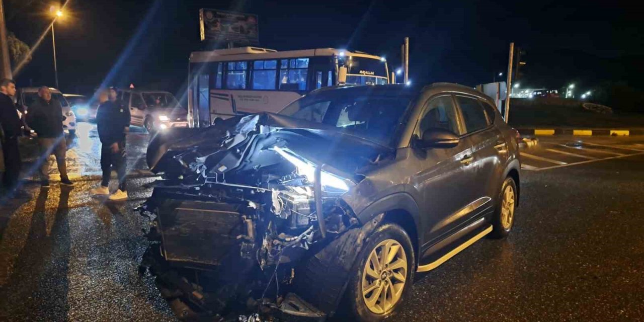 Menteşe otogar kavşağında kaza: 1 yaralı