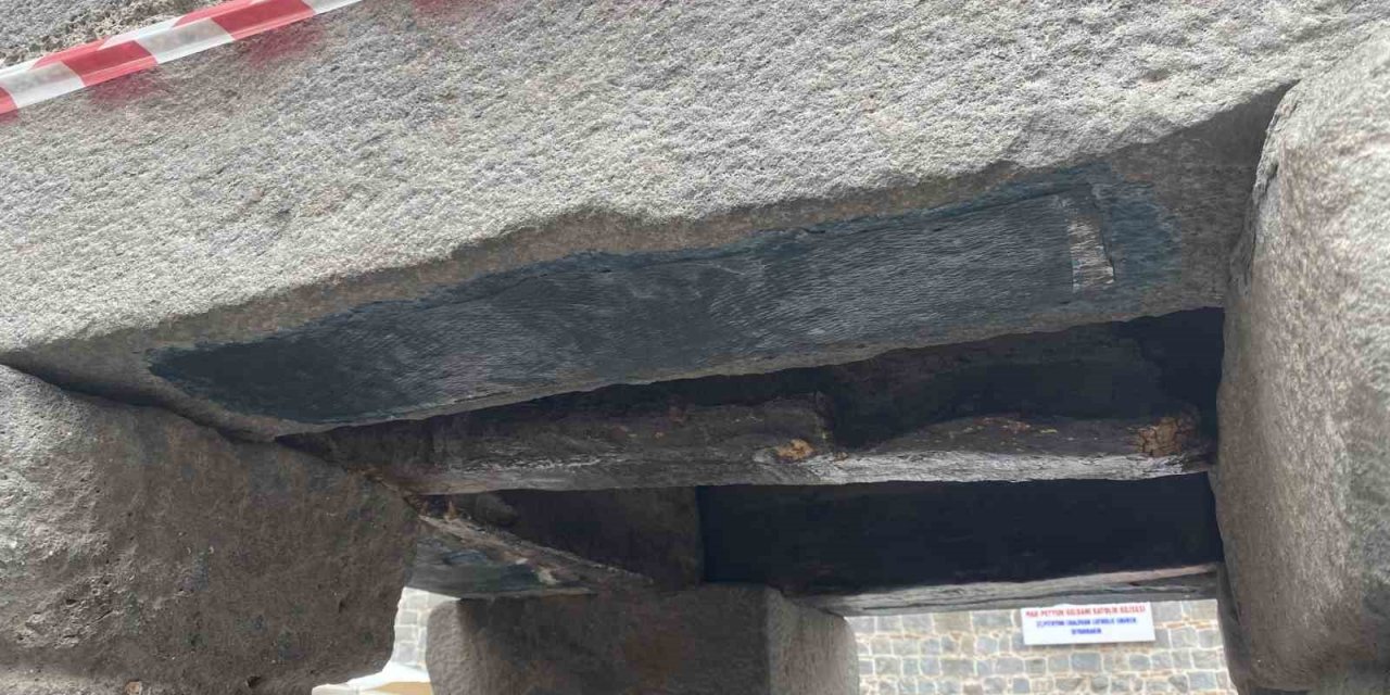 Tarihi Dört Ayaklı Minare karbon fiber ile güçlendirildi