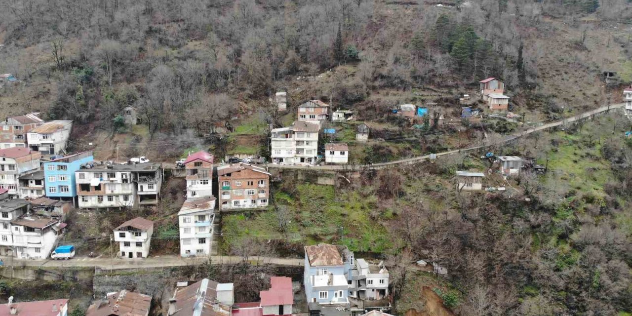Heyelan mağduru Artvin’in Borçka ilçesi Gündoğdu mahallesi sakinleri sorunlarına kalıcı çözüm istiyor
