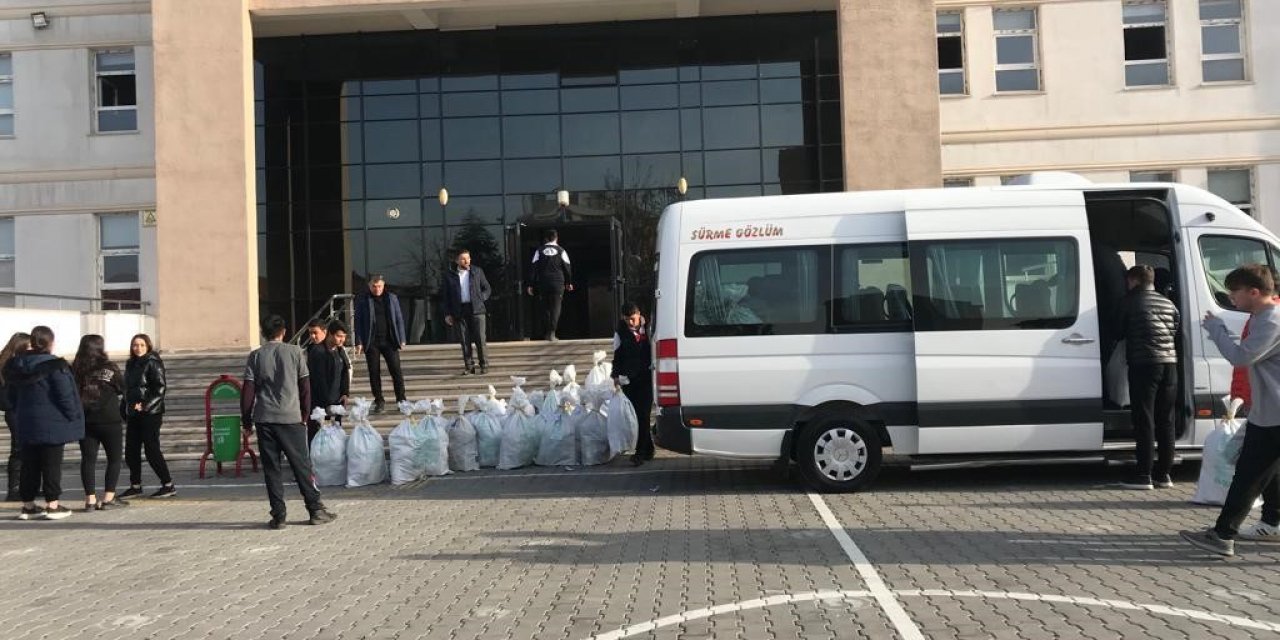 Öğrencilerin harçlıkları depremzedelere