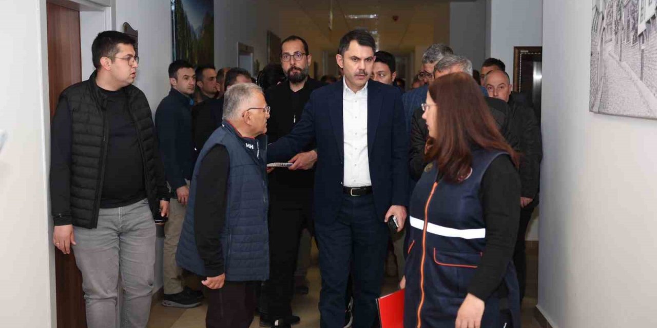 Bakan Kurum ve Başkan Büyükkılıç deprem bölgesinde çalışmaları değerlendirdi