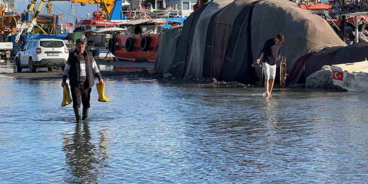 Denizin taştığı İskenderun’da son durum görüntülendi