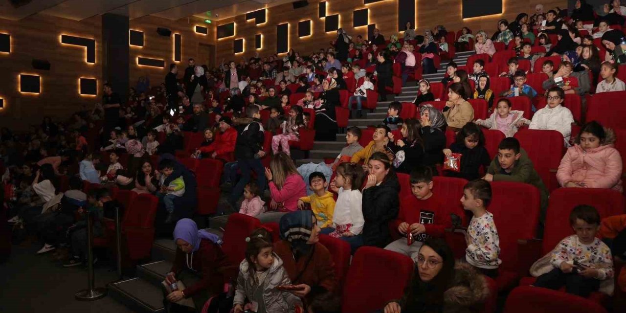 Kedi Maurice filmi Gürsu’da ilgi gördü