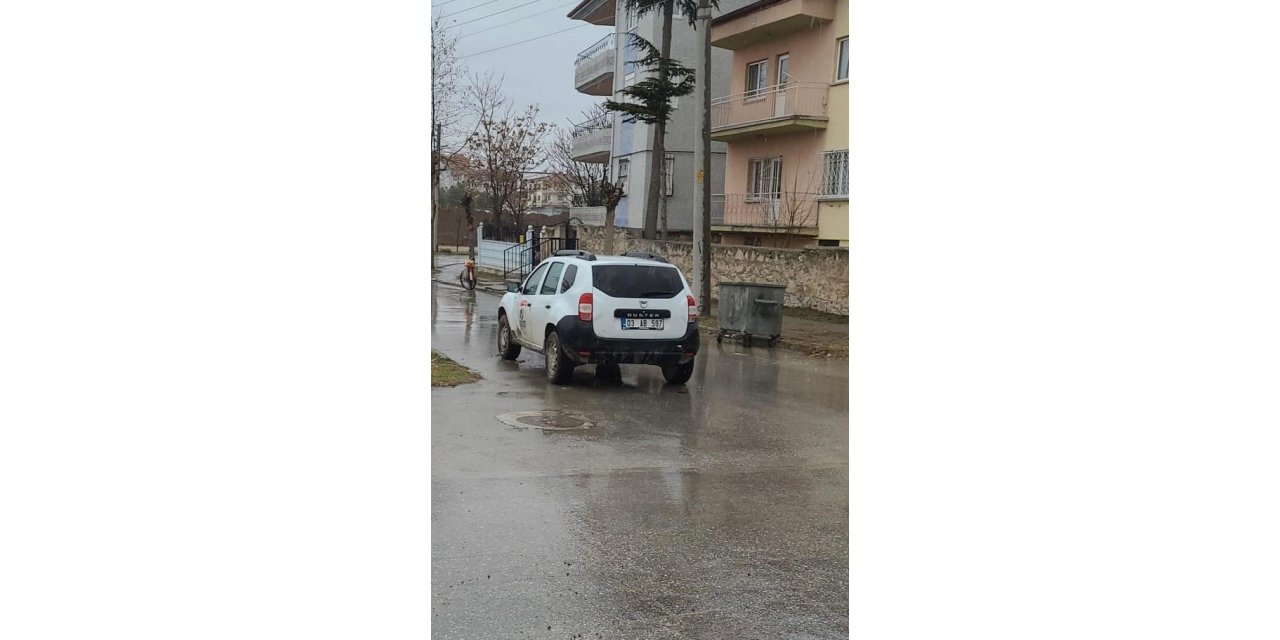 Otomobilin çarptığı kadın hastaneye kaldırıldı