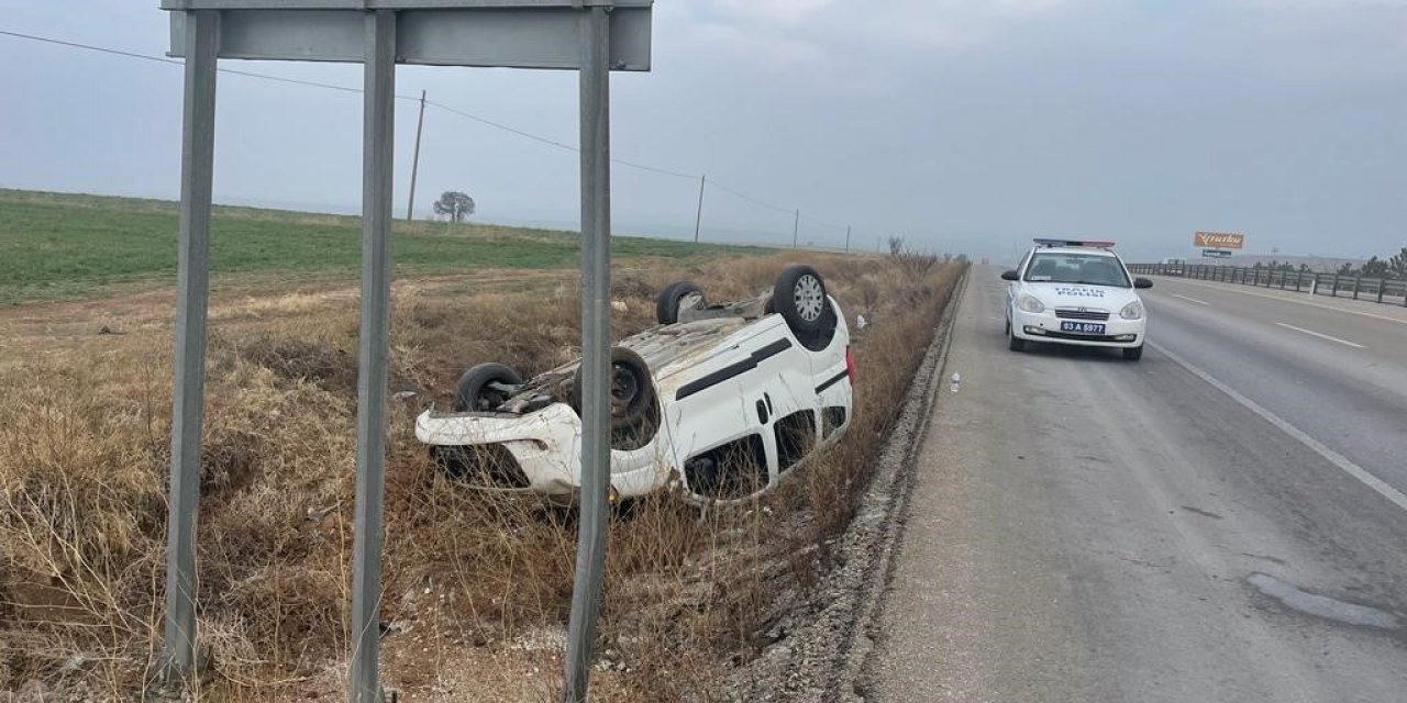 Hafif ticari araç takla attı, 7 kişi yaralandı