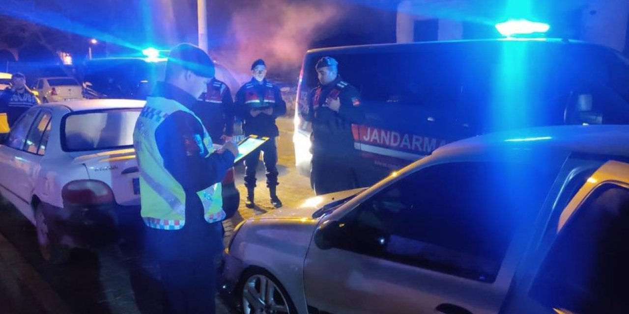 İzmir’de huzur uygulamasında 37 aranan şahıs yakalandı