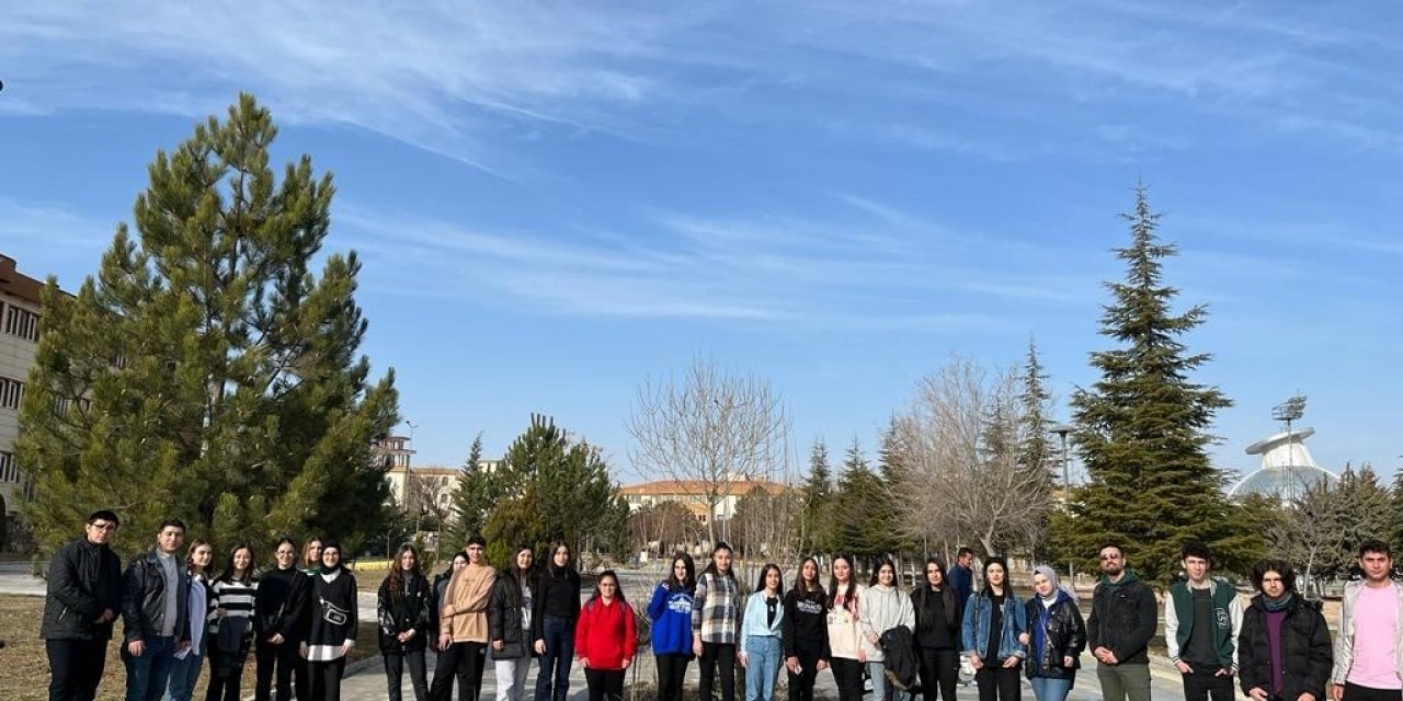 Liseli gençler NEVÜ’de