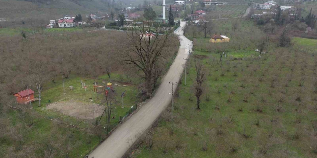 Akyazı Ballıkaya’da beton yol çalışmaları tamamlandı