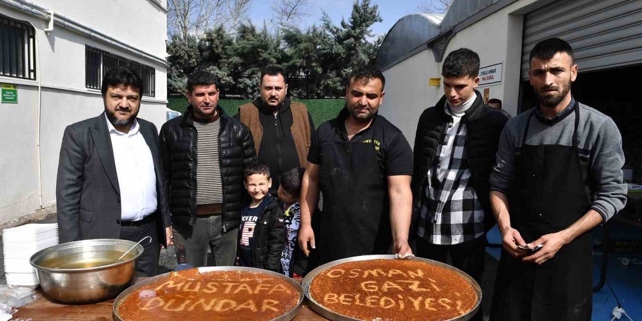 Depremzede vatandaştan künefeli teşekkür