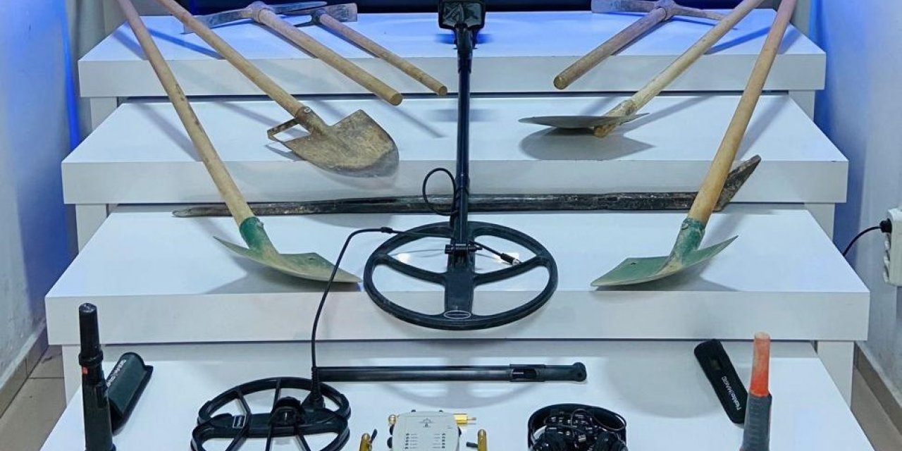 Cinsel içerikli hap ve tarihi eser kaçakçılara operasyon