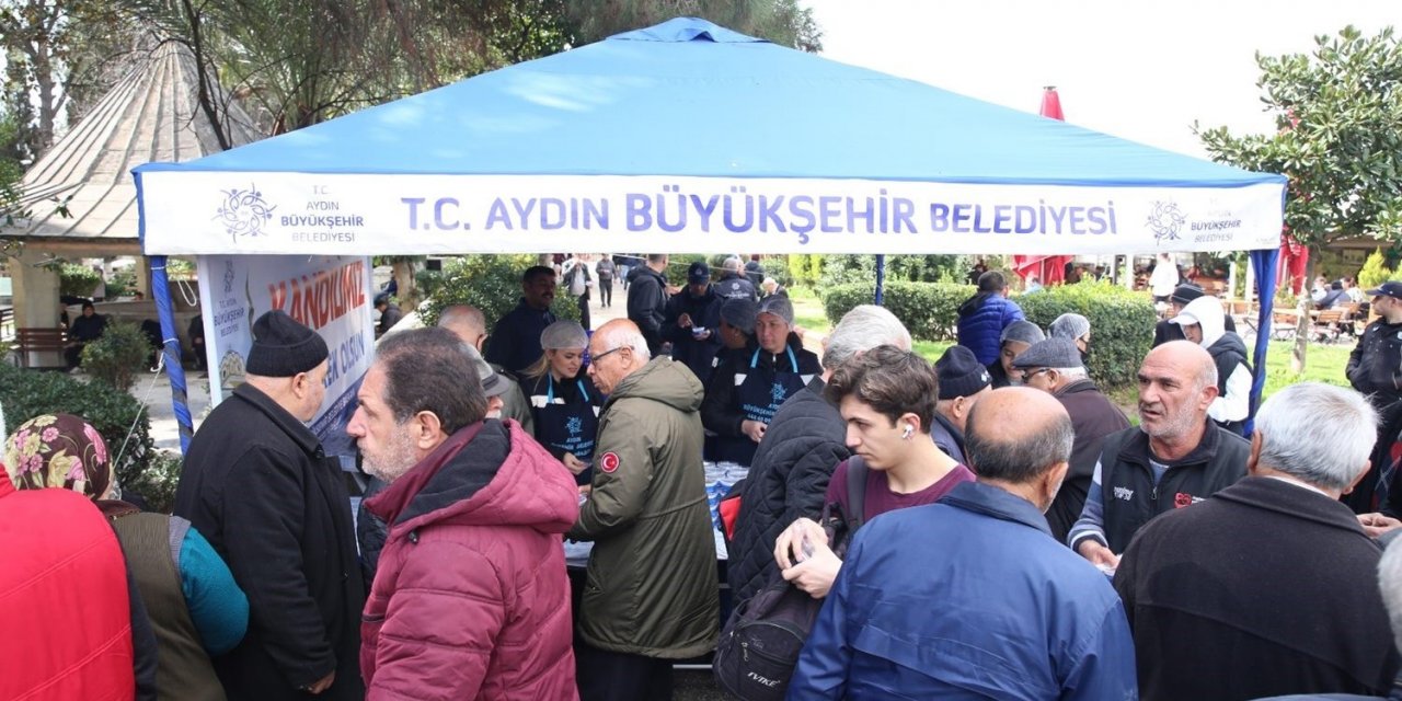 Aydın Büyükşehir Belediyesi binlerce vatandaşa helva hayrında bulundu