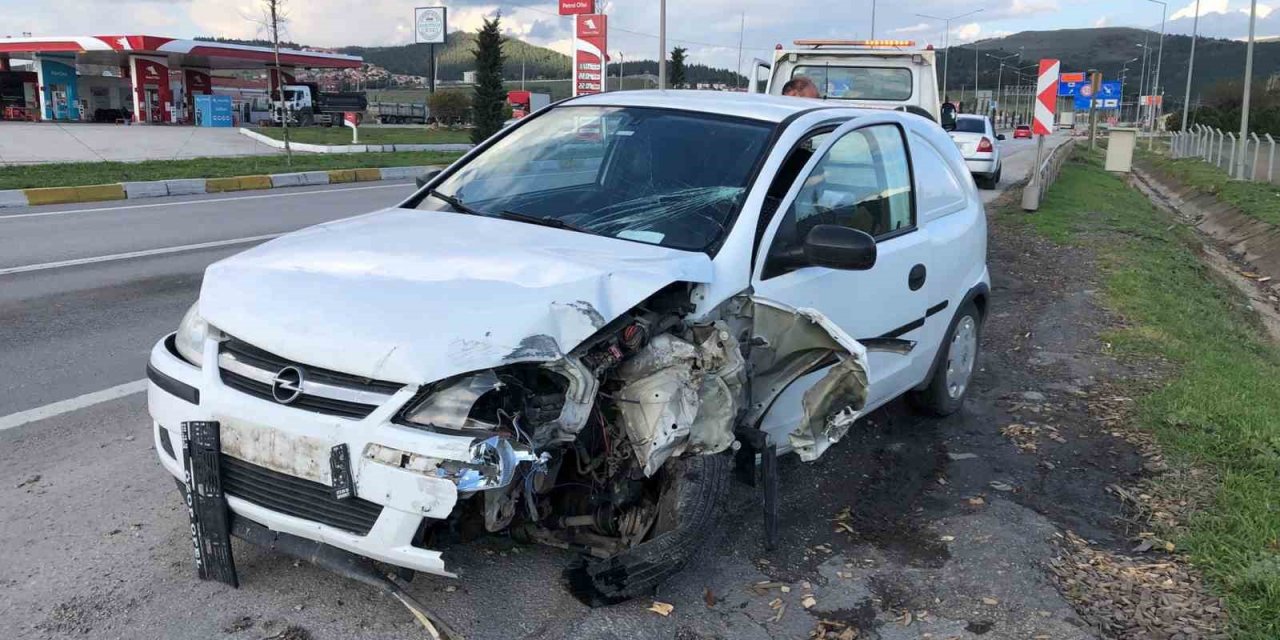 Balıkesir-Bursa Karayolu üzerinde trafik kazasında 2 kişi yaralandı