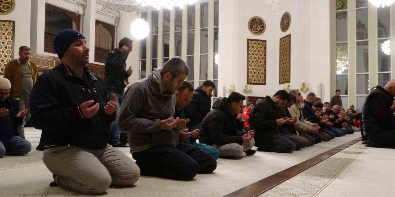 Malatya’da Berat Kandili dualarla idrak edildi