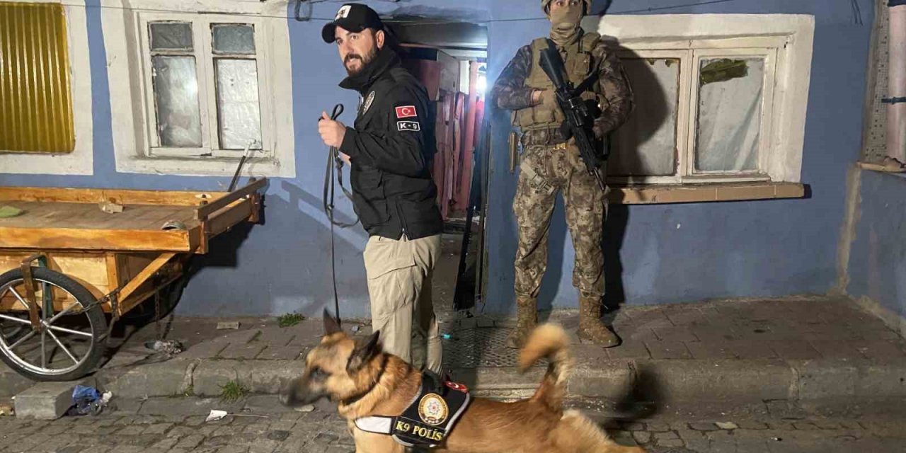 İstanbul’da uyuşturucu tacirlerine helikopter destekli eş zamanlı şafak operasyonu