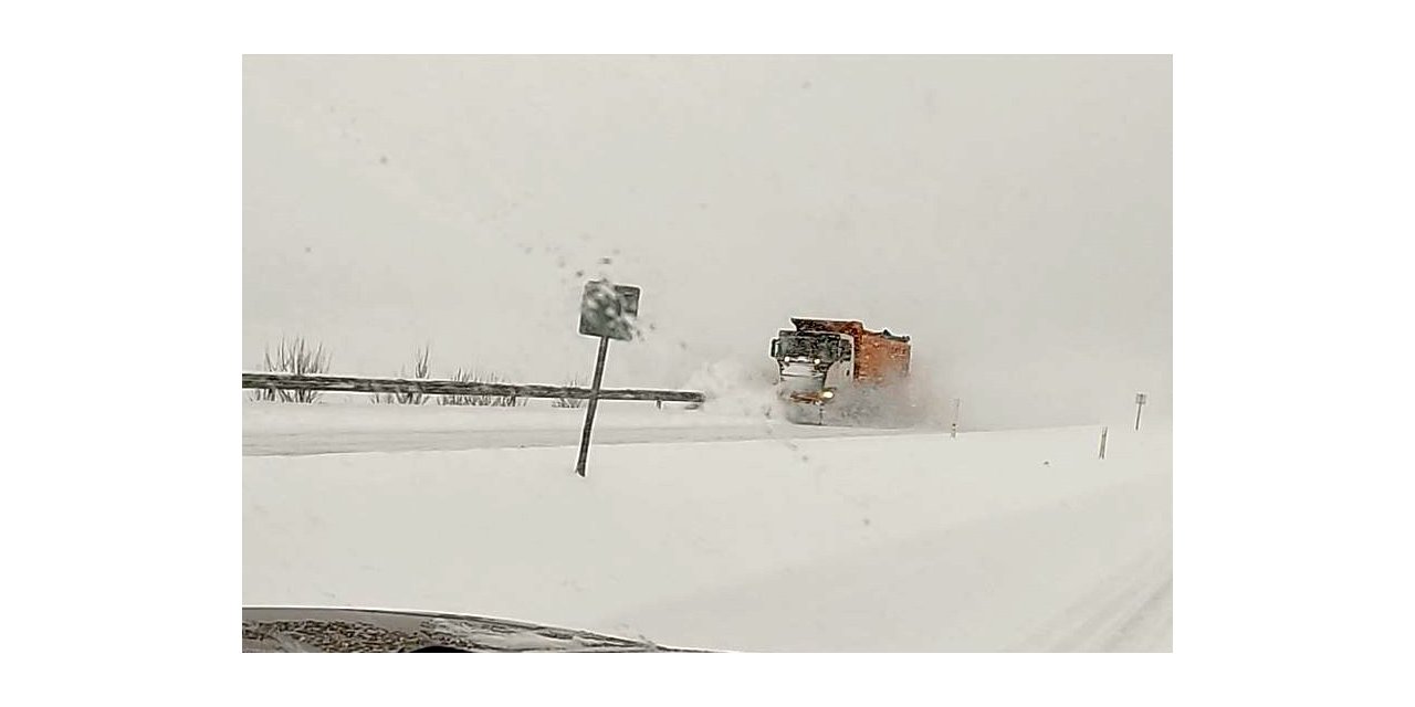 Ardahan’ın yüksek kesimlerinde etkili olan kar yağışı ulaşımı olumsuz etkiledi