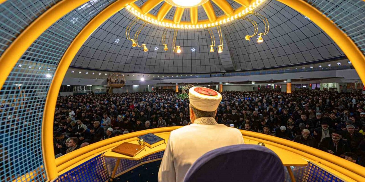 Erzincanlılar Berat Kandilinde camileri doldurdu