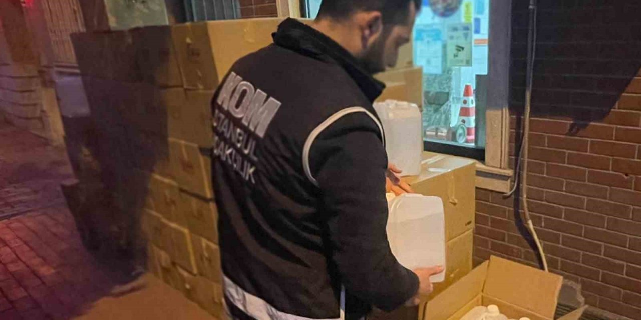 İstanbul’da dezenfektan diye satılan 3 ton 150 litre alkollü sıvı ele geçirildi