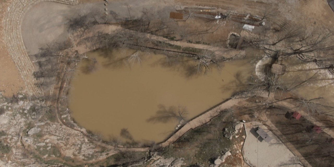 Deprem sonrası doğa harikası Yeşilgöz’ün rengi değişti