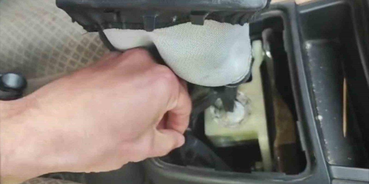 Habur Gümrük Kapısı’nda çok sayıda kaçak eşya ele geçirildi