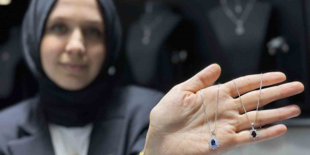 Kuyumcularda Kadınlar Günü mesaisi