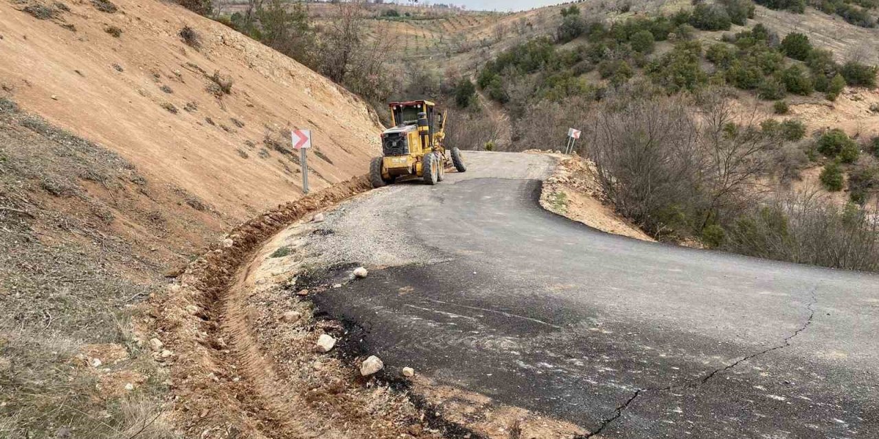 Kahramanmaraş’ta hasarlı yollar yenileniyor