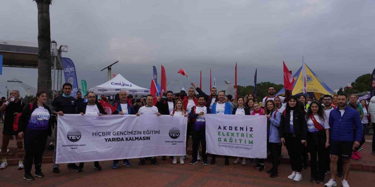 Depremzede öğrencilerin eğitimleri yarıda kalmasın diye koştular