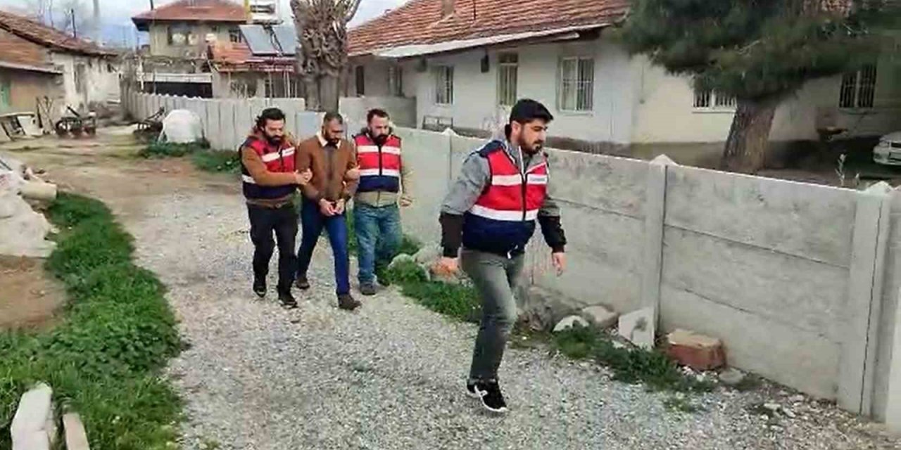 Hırsızlık şebekesine darbe vuran JASAT, şüphelileri evlerinden topladı