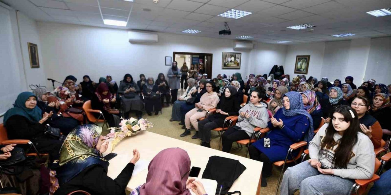 Pursaklar’da Berat Kandili’nde eller depremzedeler için semaya açıldı