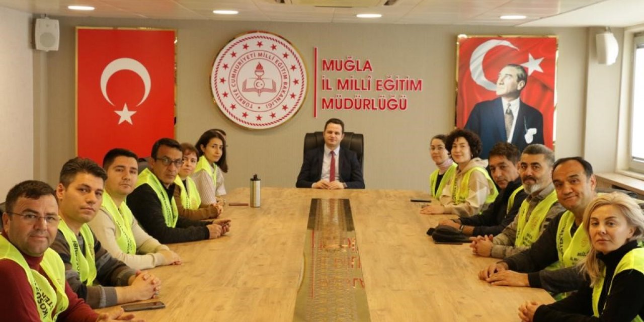 Muğla’dan deprem bölgesine öğretmenler psikososyal destek için gitti