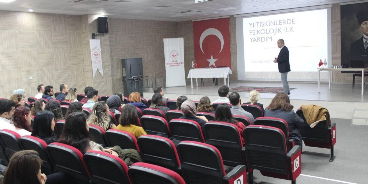 Kırmızı yeleklilere ’psikolojik ilk yardım eğitimi’ verildi