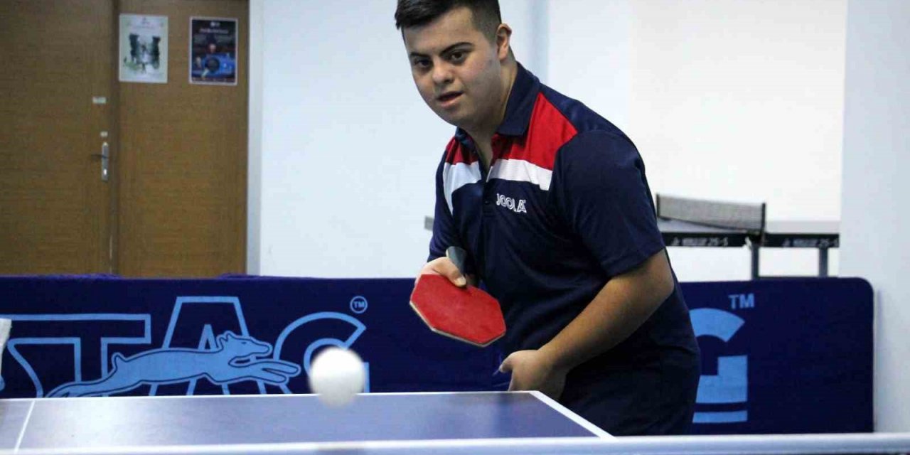Down sendromlu Umut’un en büyük hedefi masa tenisinde kupa kaldırmak