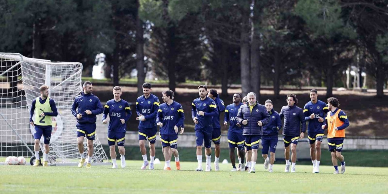 Fenerbahçe, Sevilla maçı hazırlıklarına devam etti