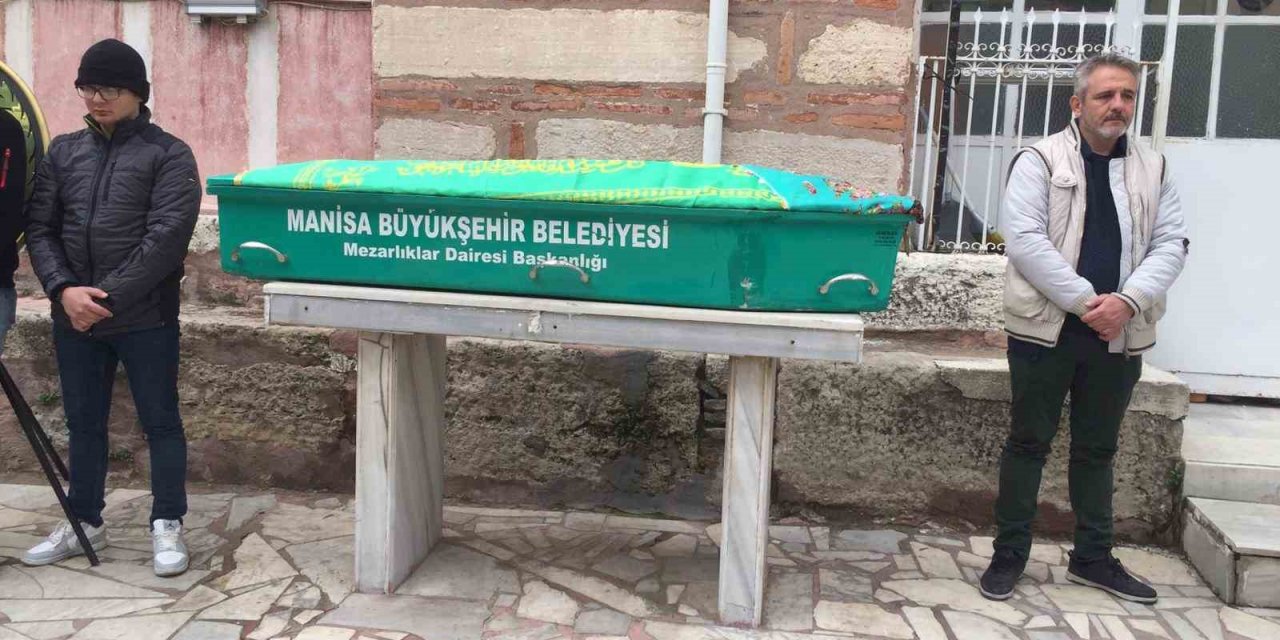 Beton mikserinin altında ölen anne toprağa verildi