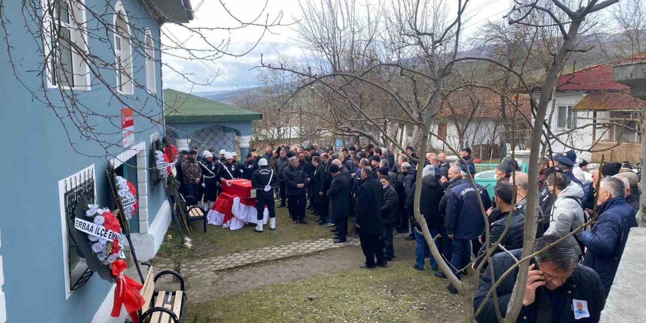 Kalbine yenik düşen komiser yardımcısı son yolculuğuna uğurlandı