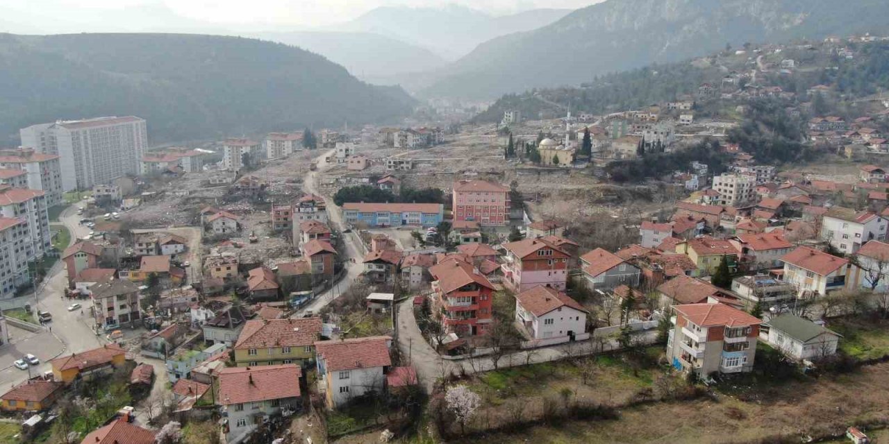 Deprem sonrası kentsel dönüşüm çalışmaları hızlandırıldı