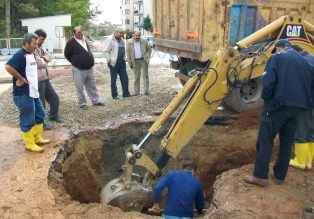 Beyşehir'de karayolu göçtü !