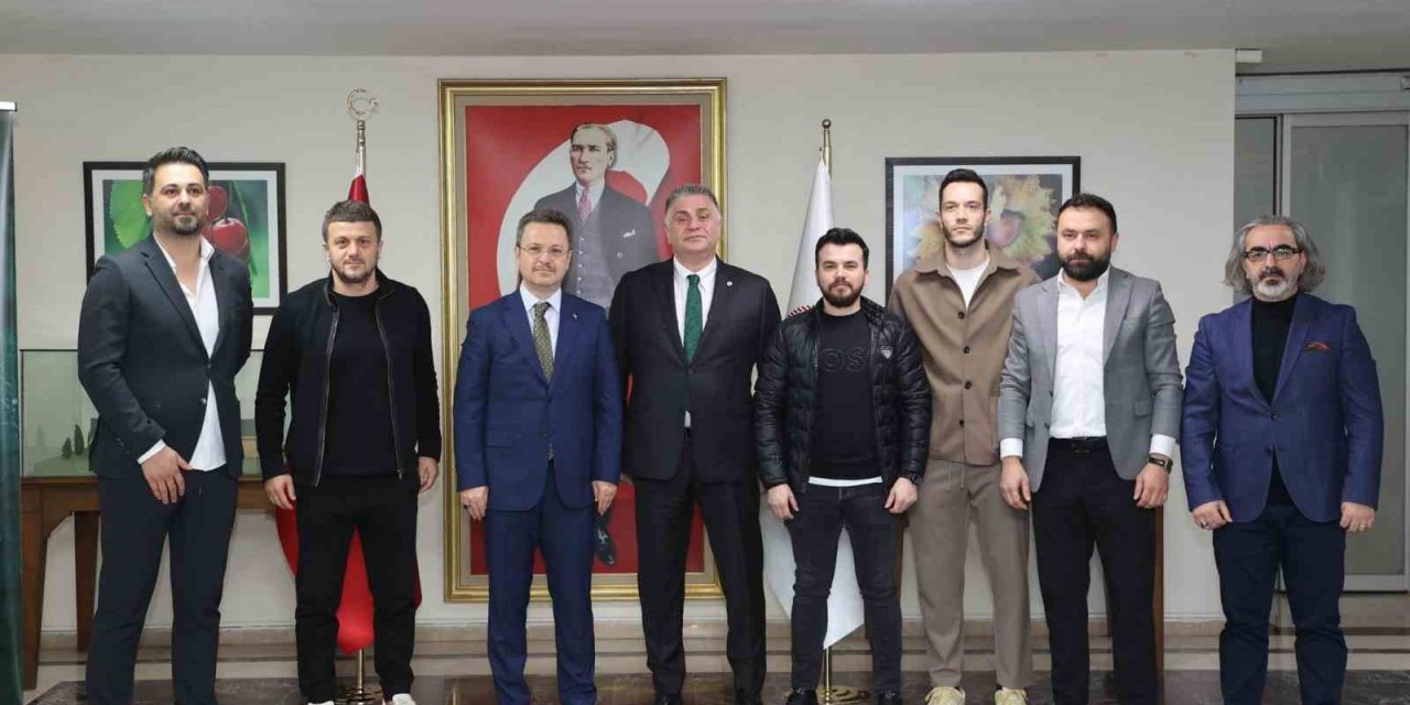 Giresunspor yönetiminden Vali Ünlü’ye ve Başkan Şenlikoğlu’na ziyaret