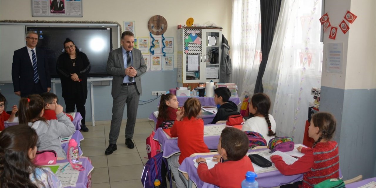 Kaymakam Odabaş, ilçedeki okulları ziyaret ediyor