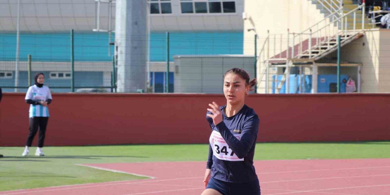 Puanlı atletizm müsabakaları yapıldı