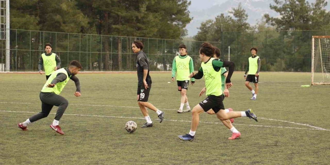 Genç horozlar, Manisa’yı puansız göndermek istiyor