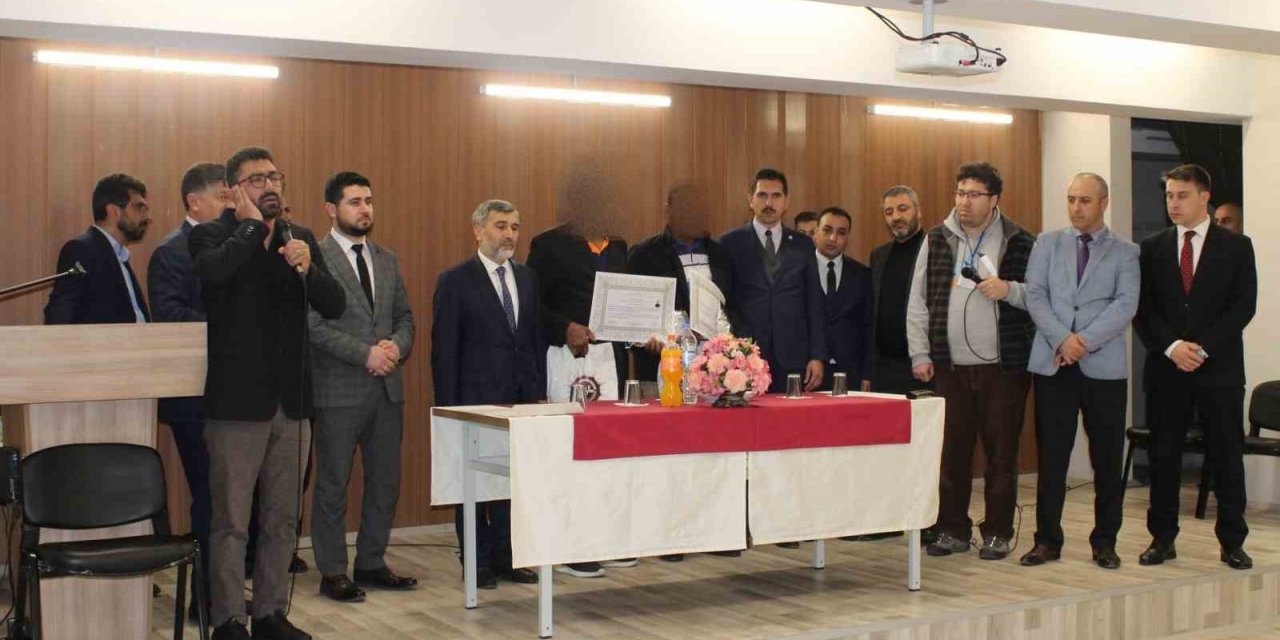 Yabancı uyruklu 2 mahkûm Hristiyanlıktan İslamiyet’e geçti