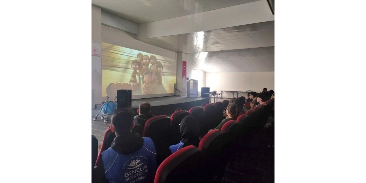 Depremzede çocukların çizgi film keyfi