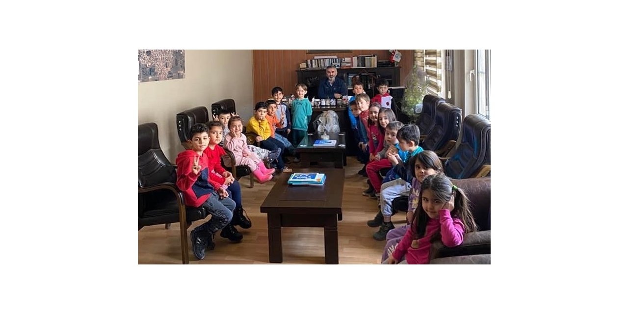 Germencikli minikler kumbaralarını depremzedeler için bağışladı