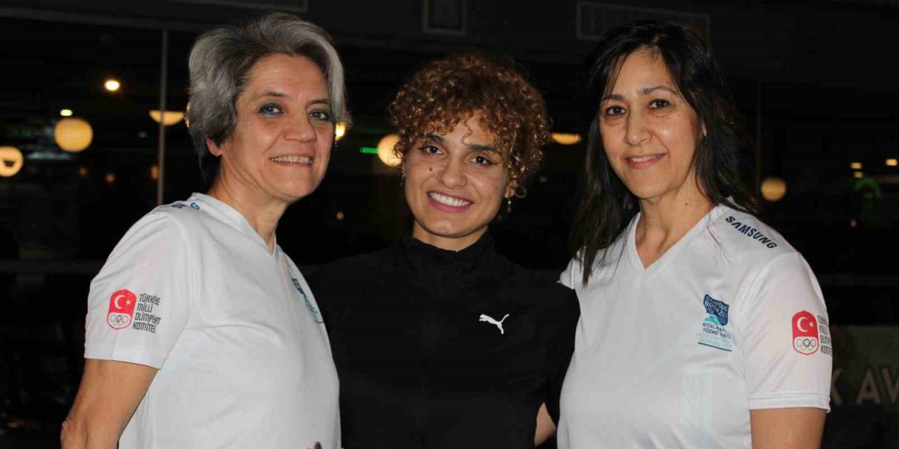 Kadın yüzücüler kulvarda rakip tanımıyor