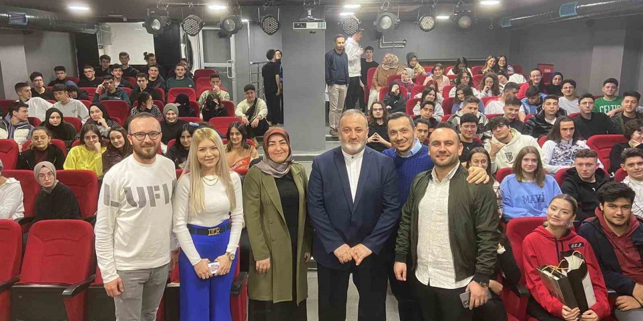 Altınküre’de ‘İslam Dininde Gençlik’ konulu söyleşi