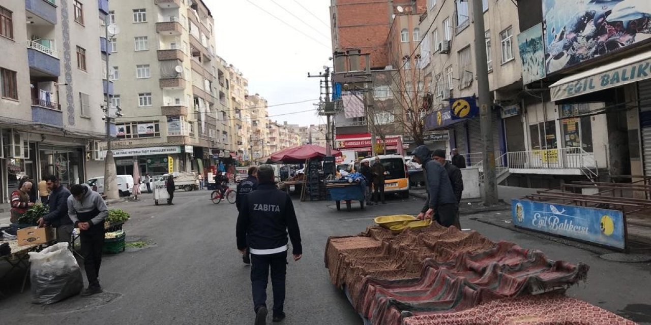 Ağır hasarlı binaların çevresinde semt pazarları için güvenlik önlemleri