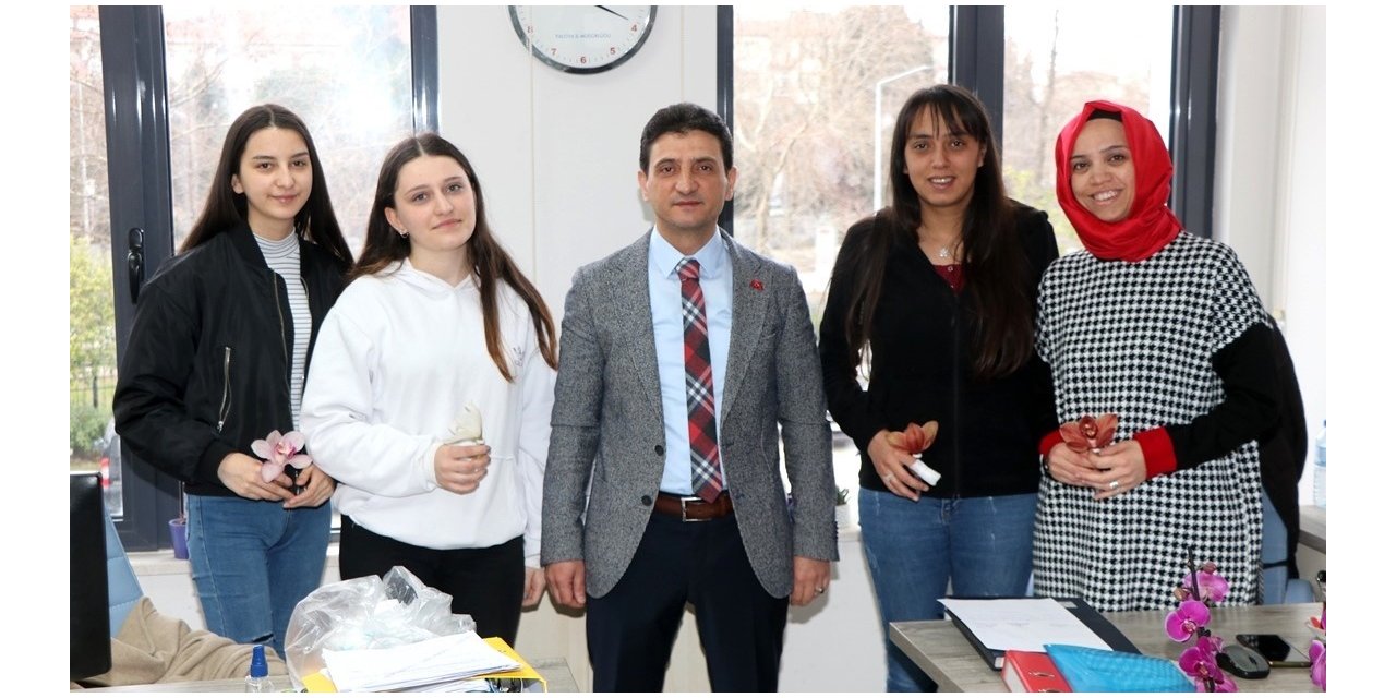 Müdür Parıldar, personellerinin Kadınlar Günü’nü kutladı