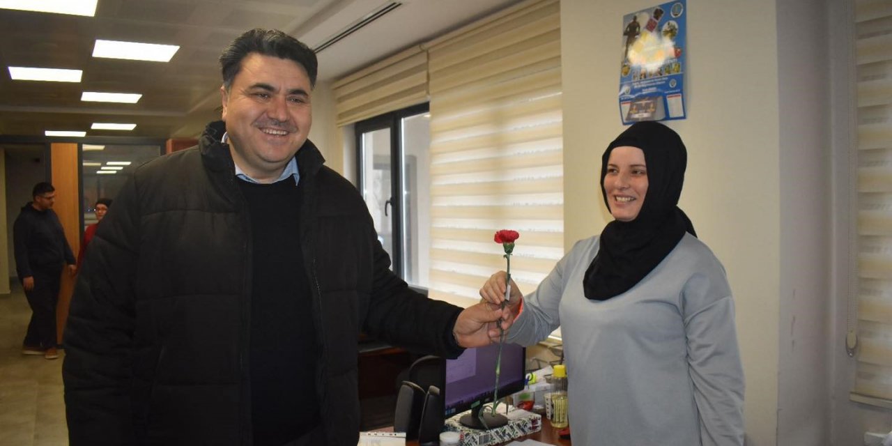 Başkan Ersoy, personelin 8 Mart Dünya Kadınlar Günü’nün kutladı