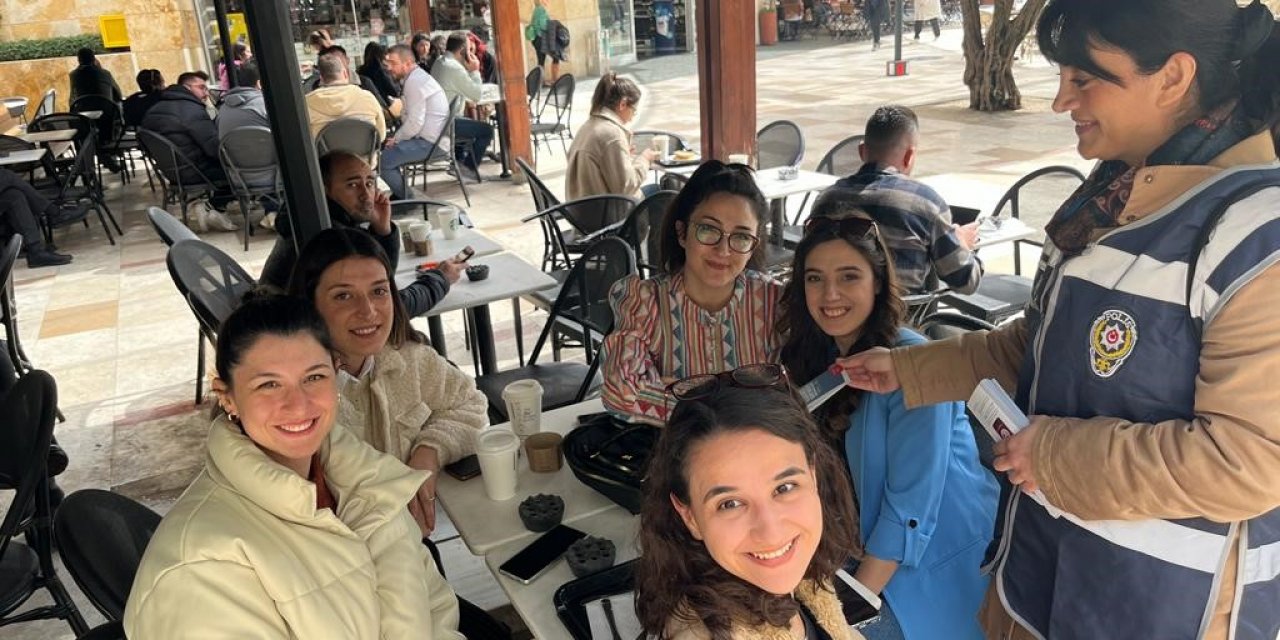 Asayiş ekipleri kadınların günlerini kutladı