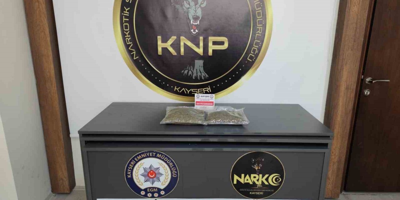 Uyuşturucu taciri, uyuşturucuyu kente sokamadan yakalandı